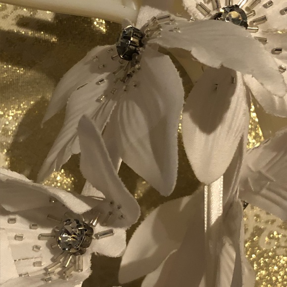 Gorgeous brand new ivory white wedding gown - Picture 6 of 8